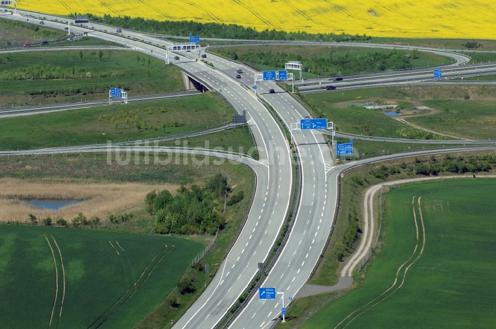 Gramzow von oben - Verkehrsführung am Autobahnkreuz der BAB A20 - A11 in Gramzow im Bundesland Brandenburg, Deutschland