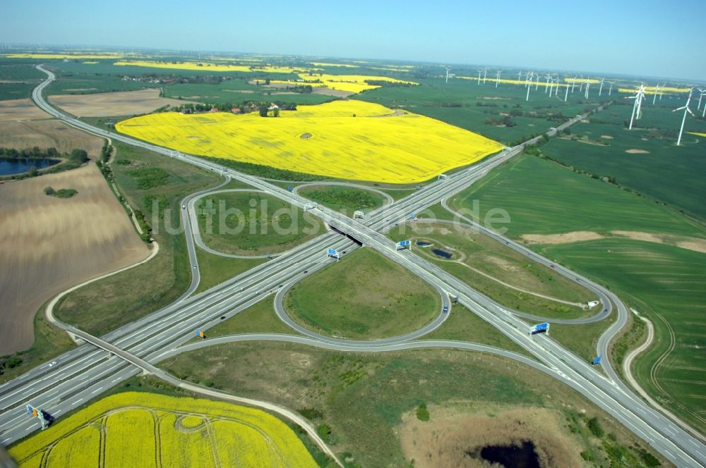 Gramzow von oben - Verkehrsführung am Autobahnkreuz der BAB A20 - A11 in Gramzow im Bundesland Brandenburg, Deutschland