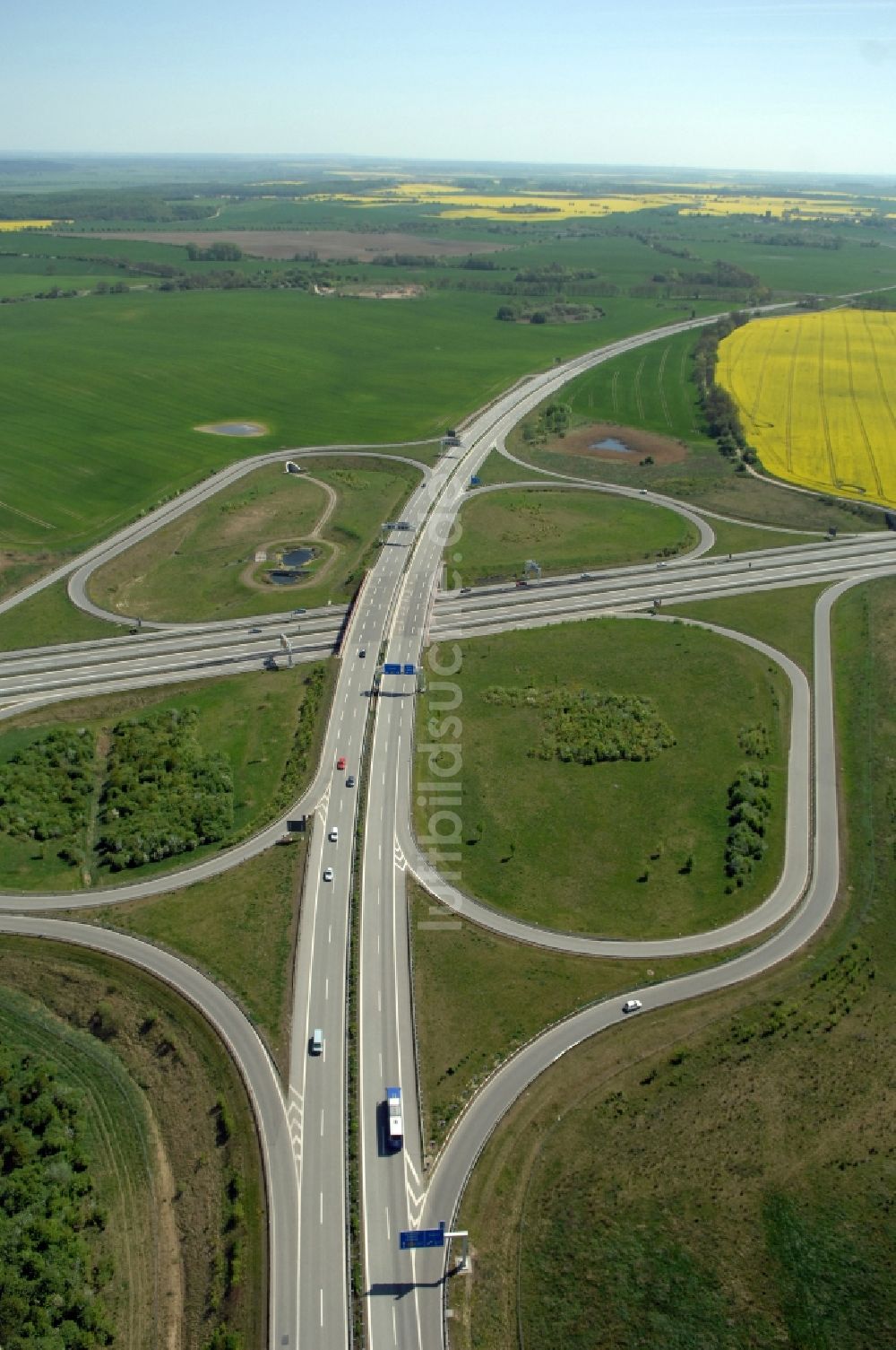 Gramzow aus der Vogelperspektive: Verkehrsführung am Autobahnkreuz der BAB A20 - A11 in Gramzow im Bundesland Brandenburg, Deutschland