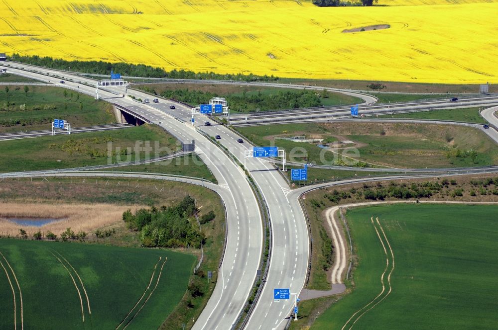 Luftaufnahme Gramzow - Verkehrsführung am Autobahnkreuz der BAB A20 - A11 in Gramzow im Bundesland Brandenburg, Deutschland