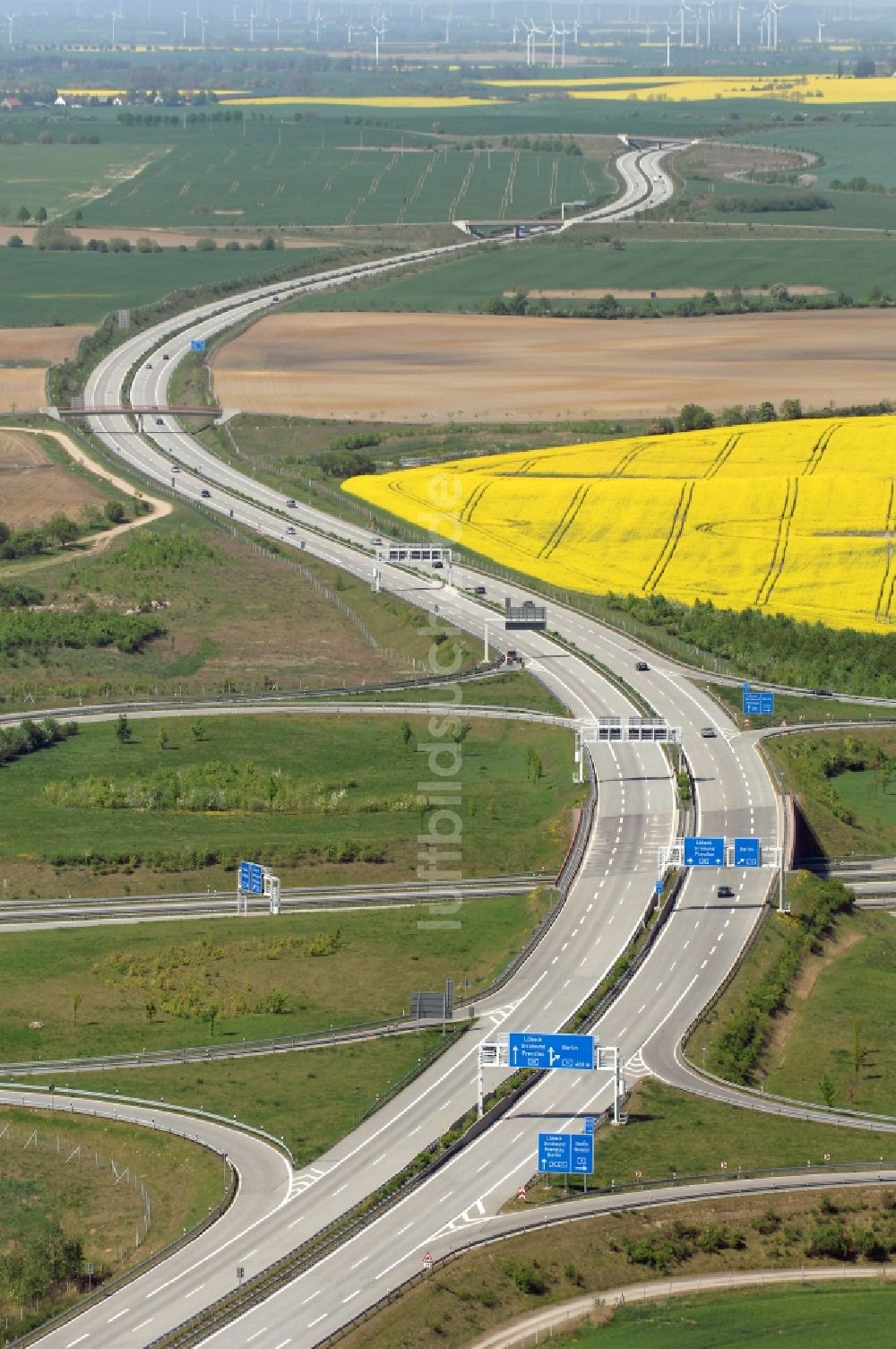 Gramzow von oben - Verkehrsführung am Autobahnkreuz der BAB A20 - A11 in Gramzow im Bundesland Brandenburg, Deutschland