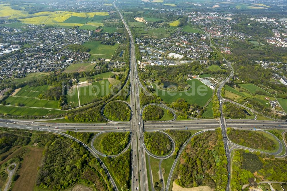 Luftbild Hilden - Verkehrsführung am Autobahnkreuz der BAB A46 - A3 - E35 in Hilden im Bundesland Nordrhein-Westfalen