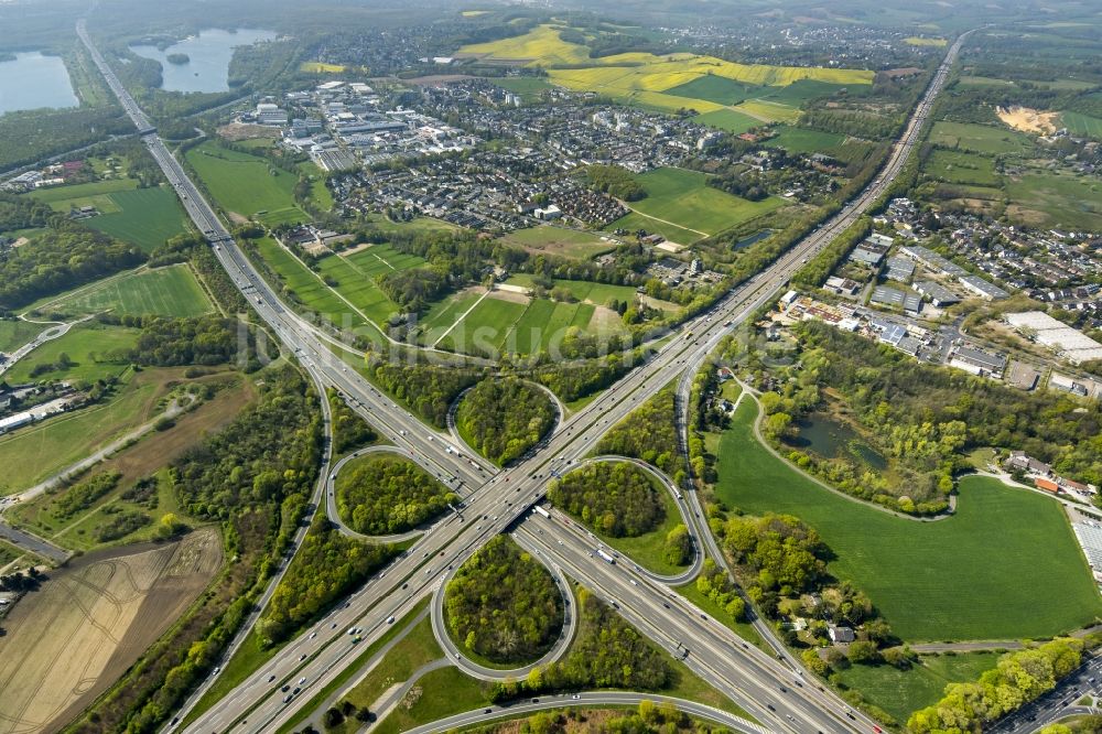 Luftbild Hilden - Verkehrsführung am Autobahnkreuz der BAB A46 - A3 - E35 in Hilden im Bundesland Nordrhein-Westfalen