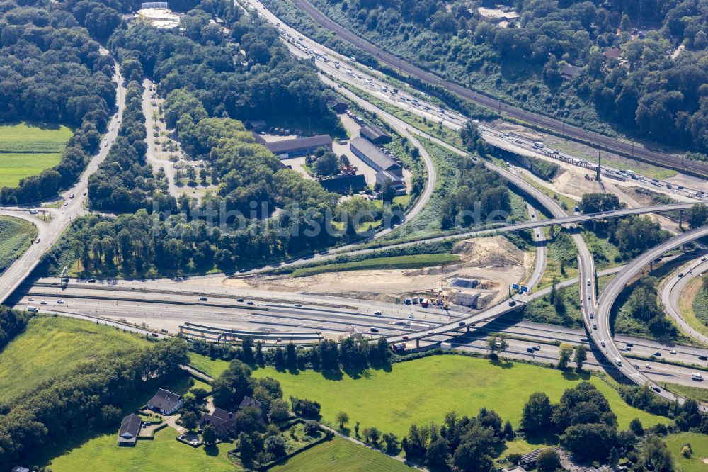 Duissern von oben - Verkehrsführung am Autobahnkreuz der BAB A3 A40 Kaiserberg - Spaghettikreuz in Duisburg im Bundesland Nordrhein-Westfalen