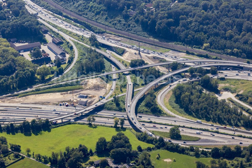 Duissern aus der Vogelperspektive: Verkehrsführung am Autobahnkreuz der BAB A3 A40 Kaiserberg - Spaghettikreuz in Duisburg im Bundesland Nordrhein-Westfalen