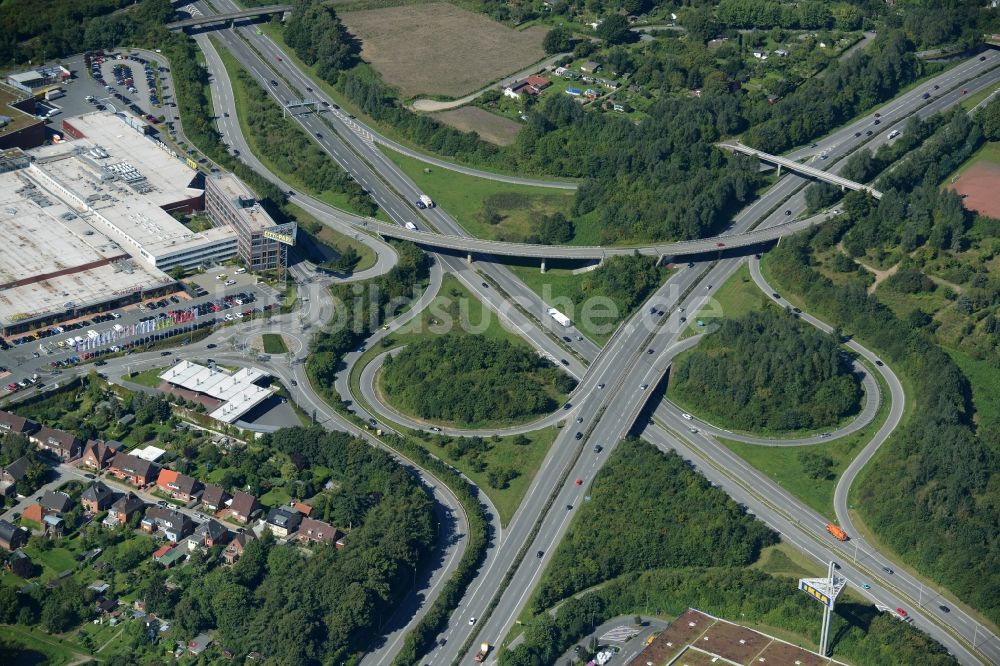 Kiel von oben - Verkehrsführung am Autobahnkreuz der BAB A215 und der B76 in Kiel im Bundesland Schleswig-Holstein