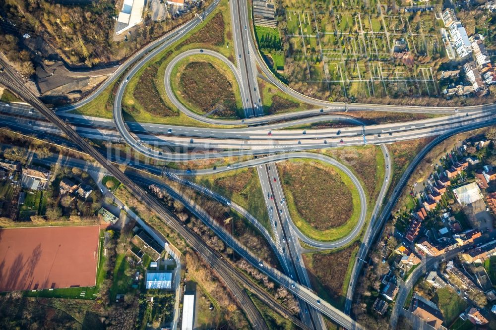 Herne von oben - Verkehrsführung am Autobahnkreuz der BAB A42 A43 „Kreuz Herne“ in Herne im Bundesland Nordrhein-Westfalen, Deutschland