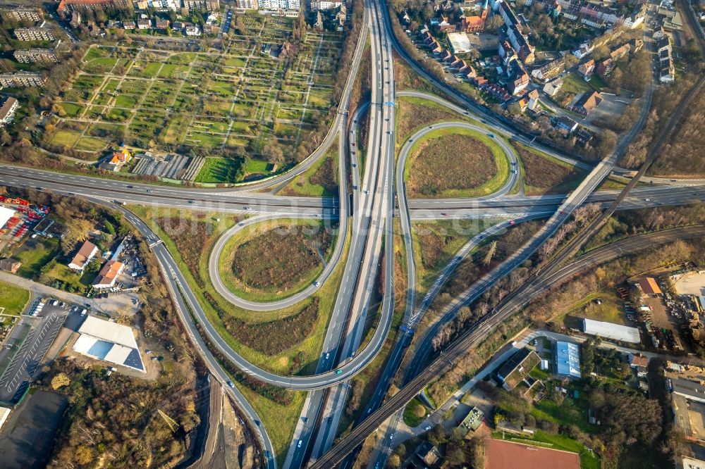 Luftaufnahme Herne - Verkehrsführung am Autobahnkreuz der BAB A42 A43 „Kreuz Herne“ in Herne im Bundesland Nordrhein-Westfalen, Deutschland