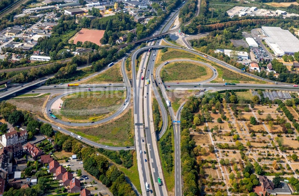 Luftaufnahme Herne - Verkehrsführung am Autobahnkreuz der BAB A42 A43 „Kreuz Herne“ in Herne im Bundesland Nordrhein-Westfalen, Deutschland