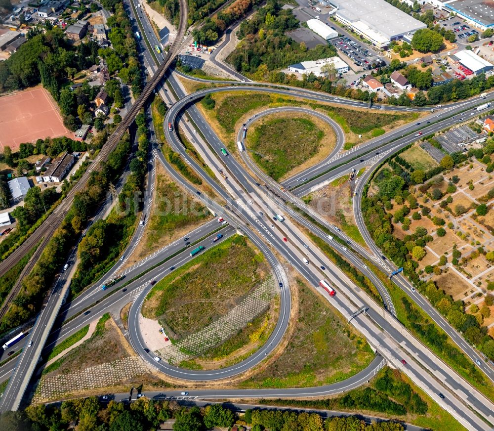 Herne aus der Vogelperspektive: Verkehrsführung am Autobahnkreuz der BAB A42 A43 „Kreuz Herne“ in Herne im Bundesland Nordrhein-Westfalen, Deutschland