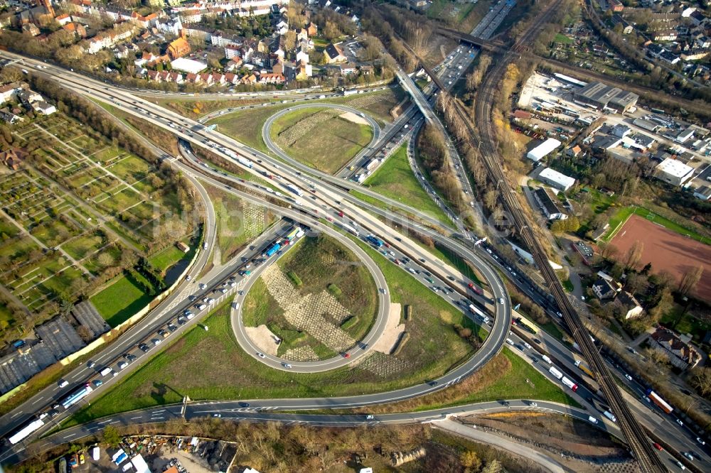 Herne aus der Vogelperspektive: Verkehrsführung am Autobahnkreuz der BAB A42 A43 „Kreuz Herne“ in Herne im Bundesland Nordrhein-Westfalen, Deutschland