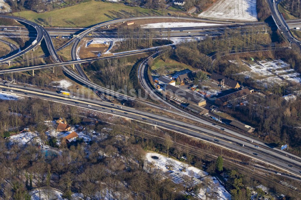 Luftaufnahme Duisburg - Verkehrsführung am Autobahnkreuz der BAB A40 - 3 Kreuz Kaiserberg in Duisburg im Bundesland Nordrhein-Westfalen, Deutschland