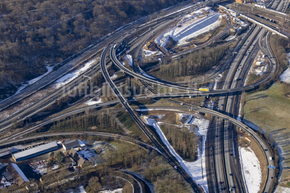 Luftbild Duisburg - Verkehrsführung am Autobahnkreuz der BAB A40 - 3 Kreuz Kaiserberg in Duisburg im Bundesland Nordrhein-Westfalen, Deutschland