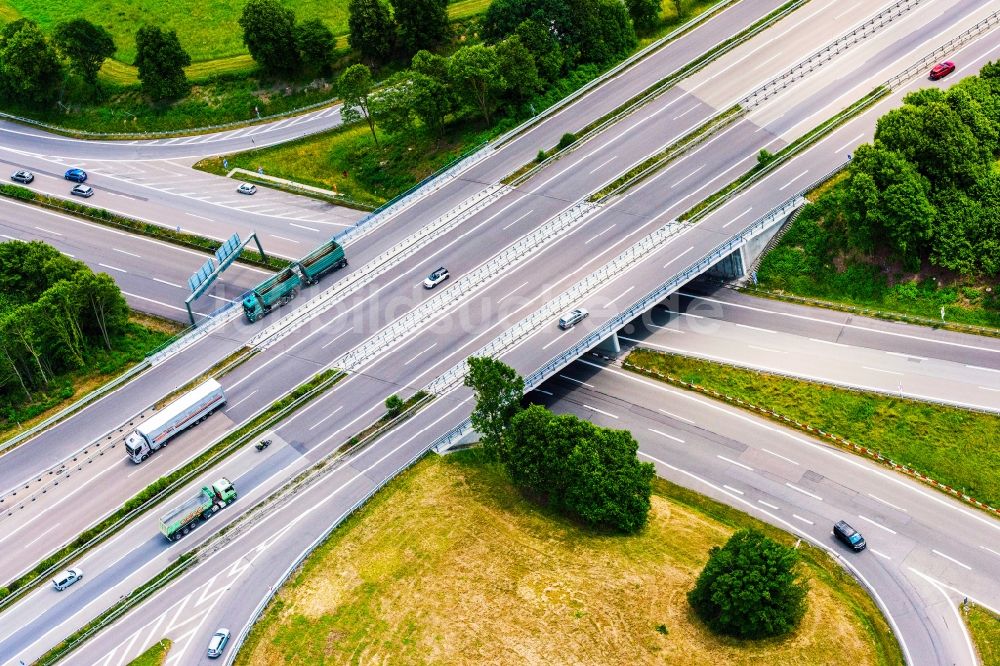 Luftaufnahme Buxheim - Verkehrsführung am Autobahnkreuz der BAB A7 A96 Kreuz Memmingen in Buxheim im Bundesland Bayern, Deutschland