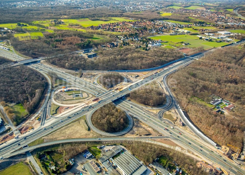 Recklinghausen aus der Vogelperspektive: Verkehrsführung am Autobahnkreuz der BAB A2 A45 Kreuz Recklinghausen im Ortsteil Stuckenbusch in Recklinghausen im Bundesland Nordrhein-Westfalen