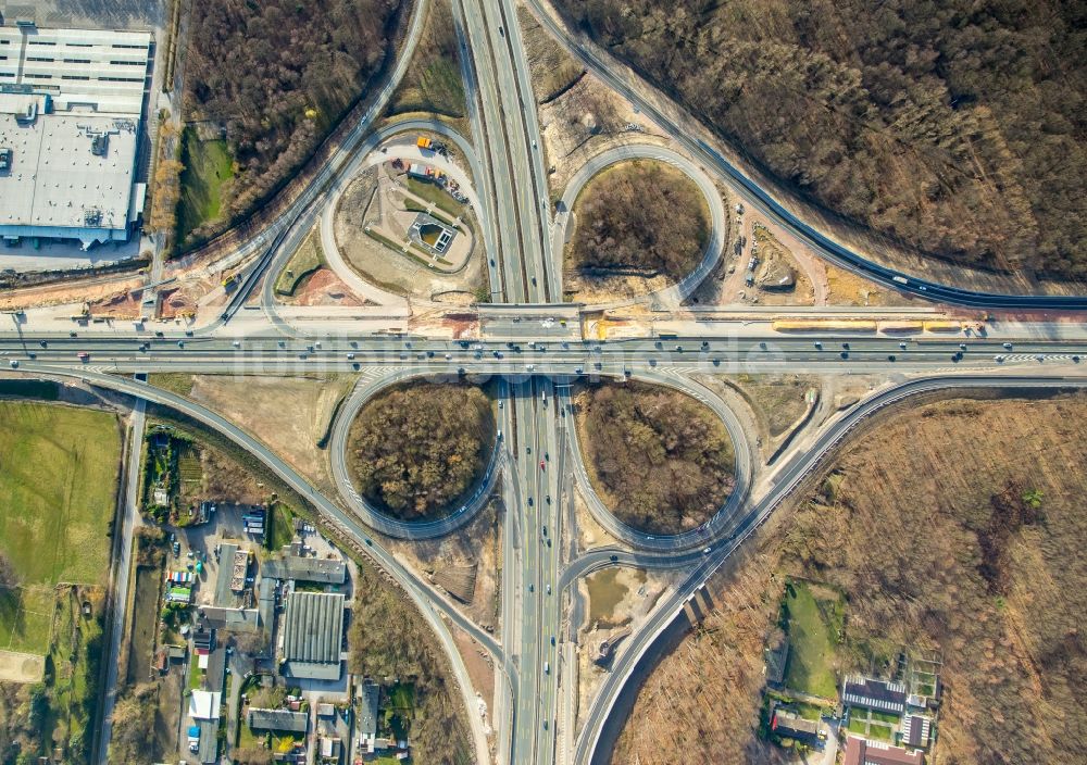 Luftaufnahme Recklinghausen - Verkehrsführung am Autobahnkreuz der BAB A2 A45 Kreuz Recklinghausen im Ortsteil Stuckenbusch in Recklinghausen im Bundesland Nordrhein-Westfalen