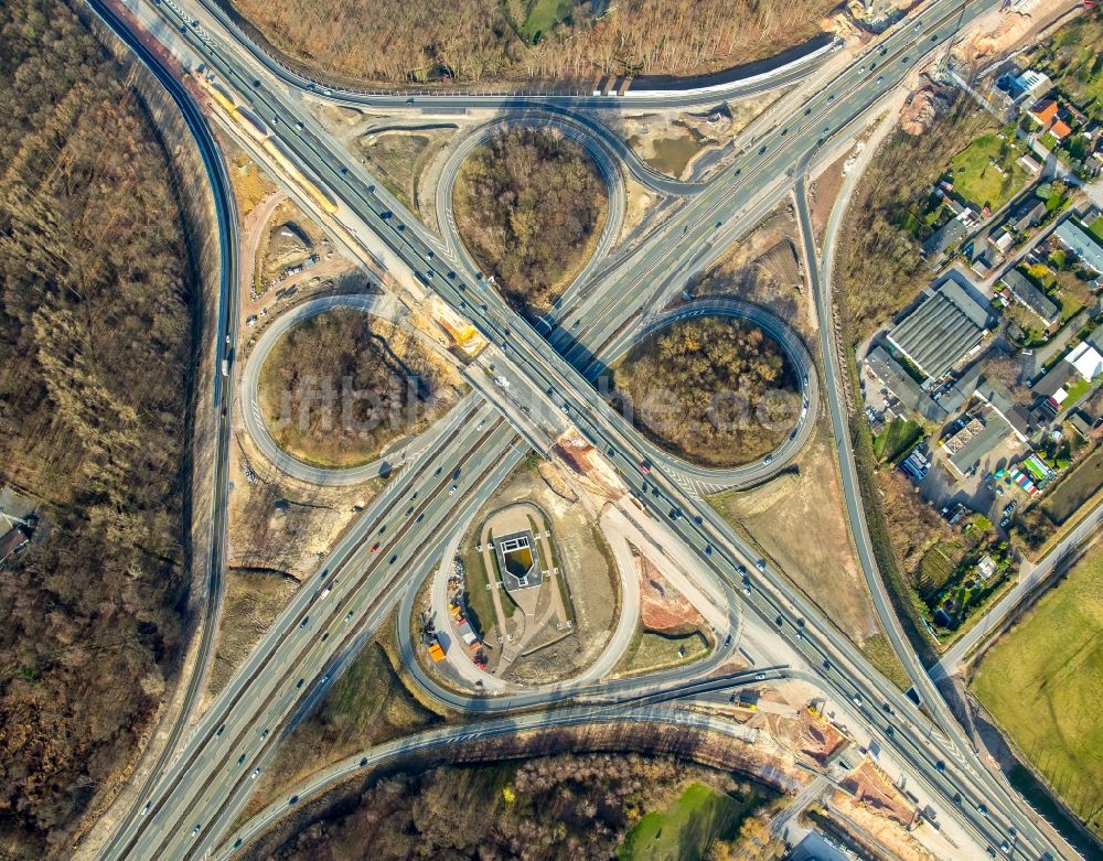 Recklinghausen aus der Vogelperspektive: Verkehrsführung am Autobahnkreuz der BAB A2 A45 Kreuz Recklinghausen im Ortsteil Stuckenbusch in Recklinghausen im Bundesland Nordrhein-Westfalen