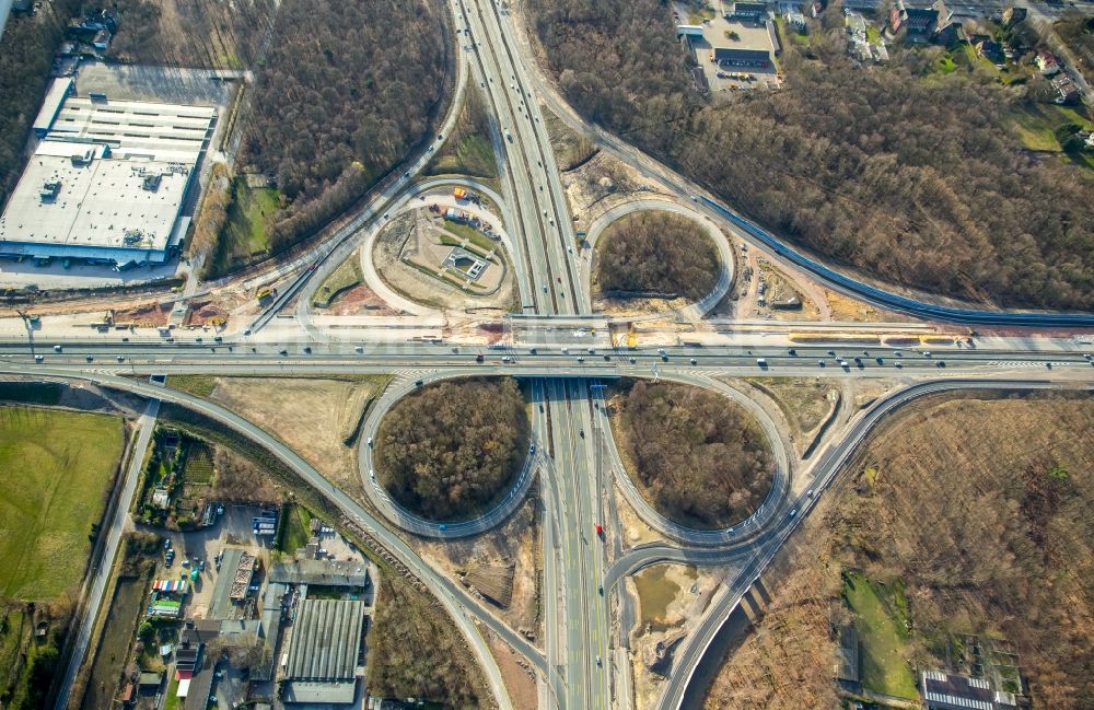 Luftaufnahme Recklinghausen - Verkehrsführung am Autobahnkreuz der BAB A2 A45 Kreuz Recklinghausen im Ortsteil Stuckenbusch in Recklinghausen im Bundesland Nordrhein-Westfalen