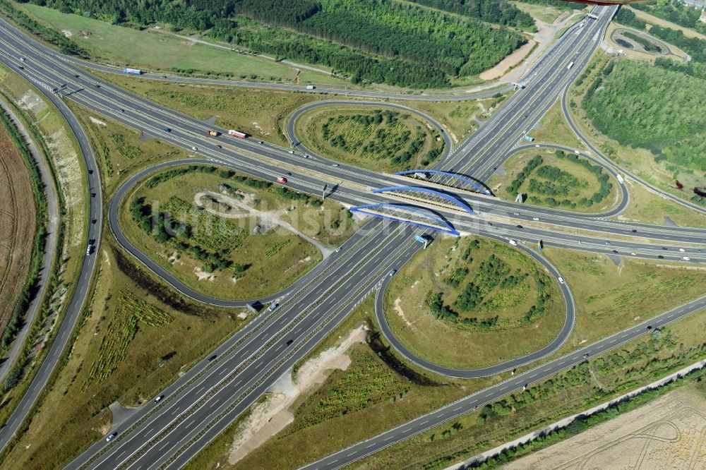 Luftaufnahme Markkleeberg - Verkehrsführung am Autobahnkreuz der BAB A38 Leipzig-Süd zur Bundesstraße B2 in Markkleeberg im Bundesland Sachsen