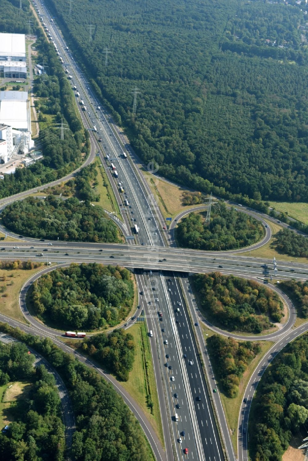 Luftaufnahme Hannover - Verkehrsführung am Autobahnkreuz der BAB A2 und A37 nahe Hannover im Bundesland Niedersachsen