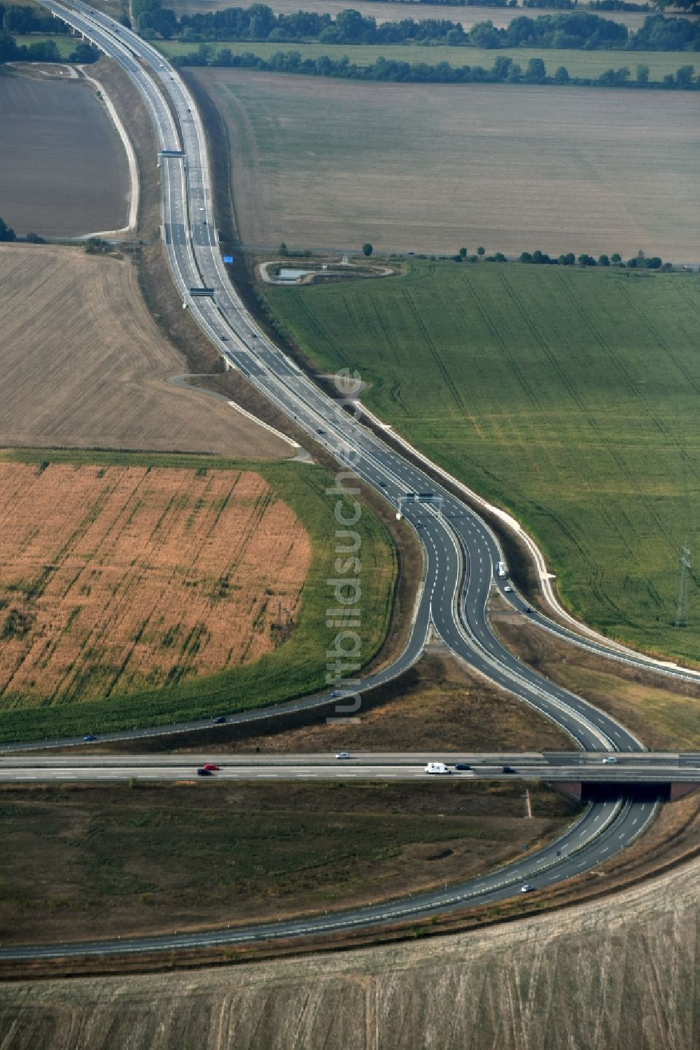 Luftaufnahme Niederröblingen (Helme) - Verkehrsführung am Autobahnkreuz der BAB A71 - A38 in Niederröblingen (Helme) im Bundesland Sachsen-Anhalt