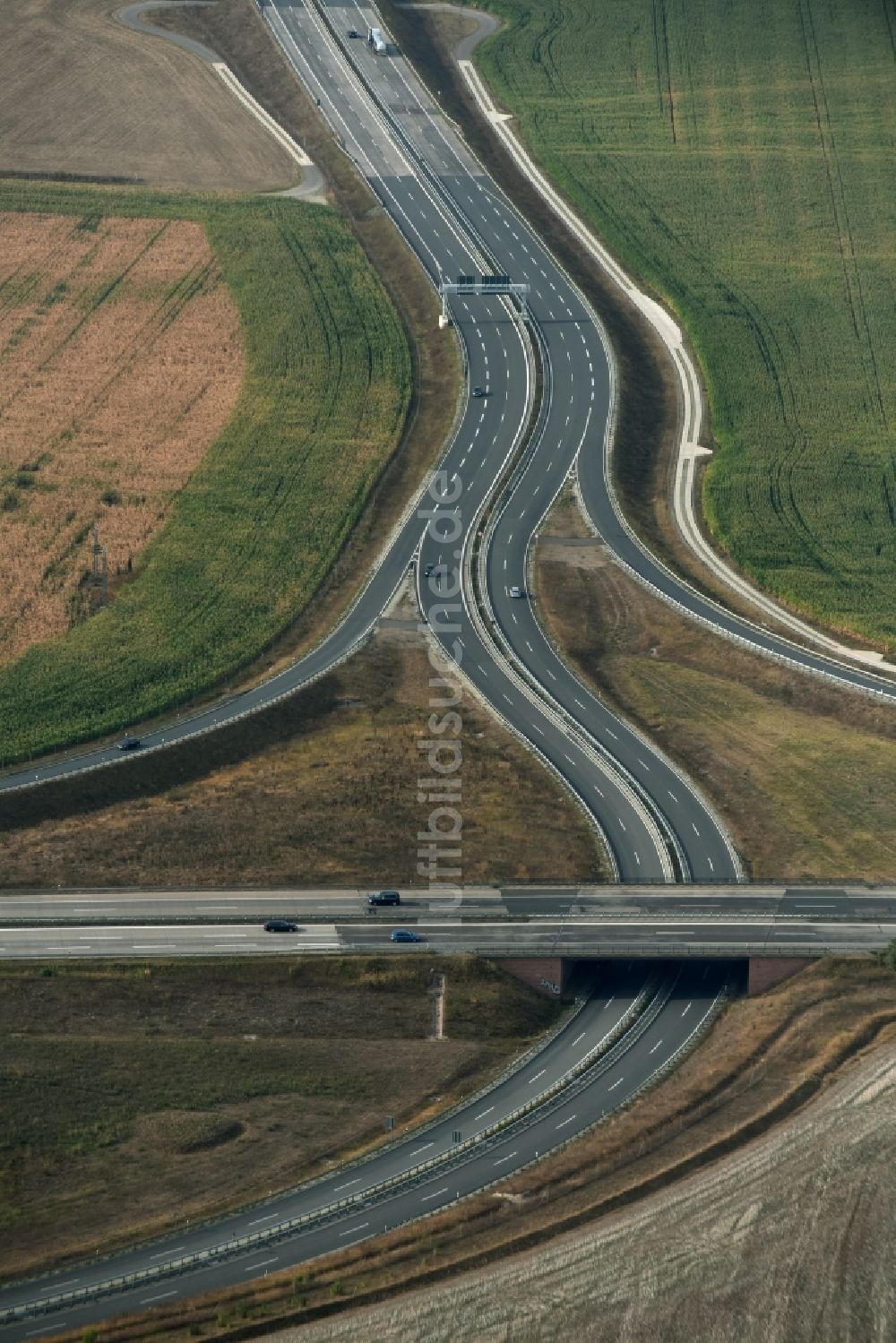 Niederröblingen (Helme) von oben - Verkehrsführung am Autobahnkreuz der BAB A71 - A38 in Niederröblingen (Helme) im Bundesland Sachsen-Anhalt