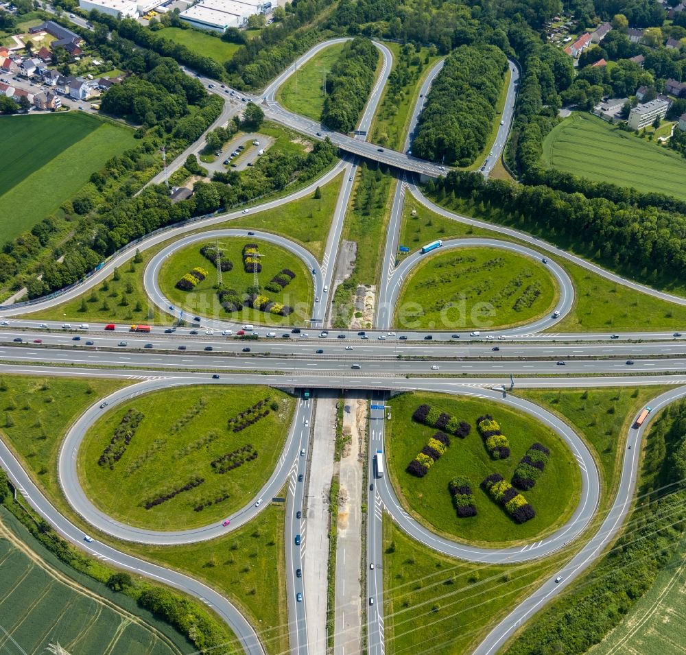 Luftaufnahme Dortmund - Verkehrsführung am Autobahnkreuz der BAB A42 - 45 im Ortsteil Bodelschwingh in Dortmund im Bundesland Nordrhein-Westfalen, Deutschland