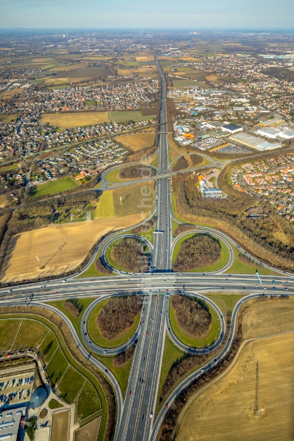 Luftaufnahme Unna - Verkehrsführung am Autobahnkreuz der BAB A44 Unna-Ost in Unna im Bundesland Nordrhein-Westfalen, Deutschland