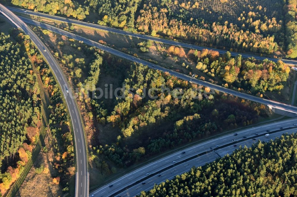 Luftaufnahme Werder - Verkehrsführung am Autobahnkreuz der BAB A2 und A10 Werder im Bundesland Brandenburg