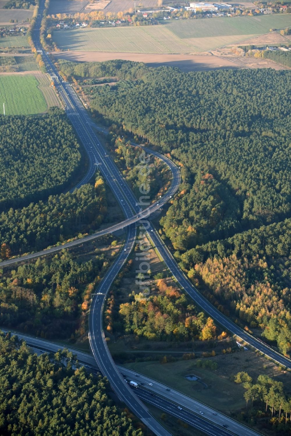 Werder aus der Vogelperspektive: Verkehrsführung am Autobahnkreuz der BAB A2 und A10 Werder im Bundesland Brandenburg