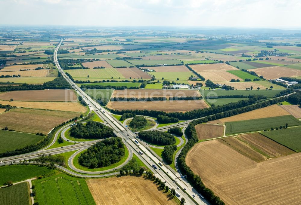 Luftbild Werl - Verkehrsführung am Autobahnkreuz der BAB A44 in Werl im Bundesland Nordrhein-Westfalen