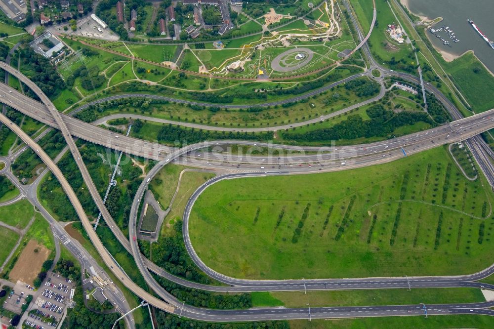 Luftbild Leverkusen - Verkehrsführung am Autobahnkreuz der BAB A1 und A59 im Westen von Leverkusen im Bundesland Nordrhein-Westfalen