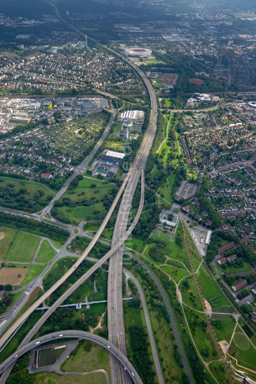 Luftaufnahme Leverkusen - Verkehrsführung am Autobahnkreuz der BAB A1 und A59 im Westen von Leverkusen im Bundesland Nordrhein-Westfalen