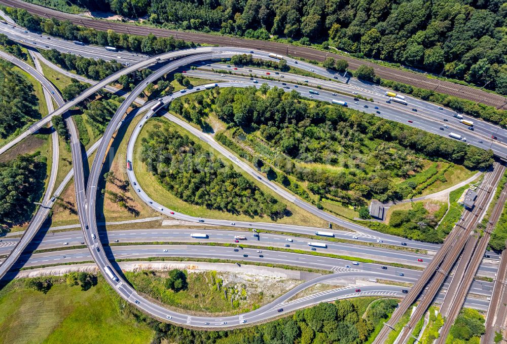 Luftbild Duisburg - Verkehrsführung am Autobahnkreuz der BAB A40 zur A3 in Duisburg im Bundesland Nordrhein-Westfalen, Deutschland