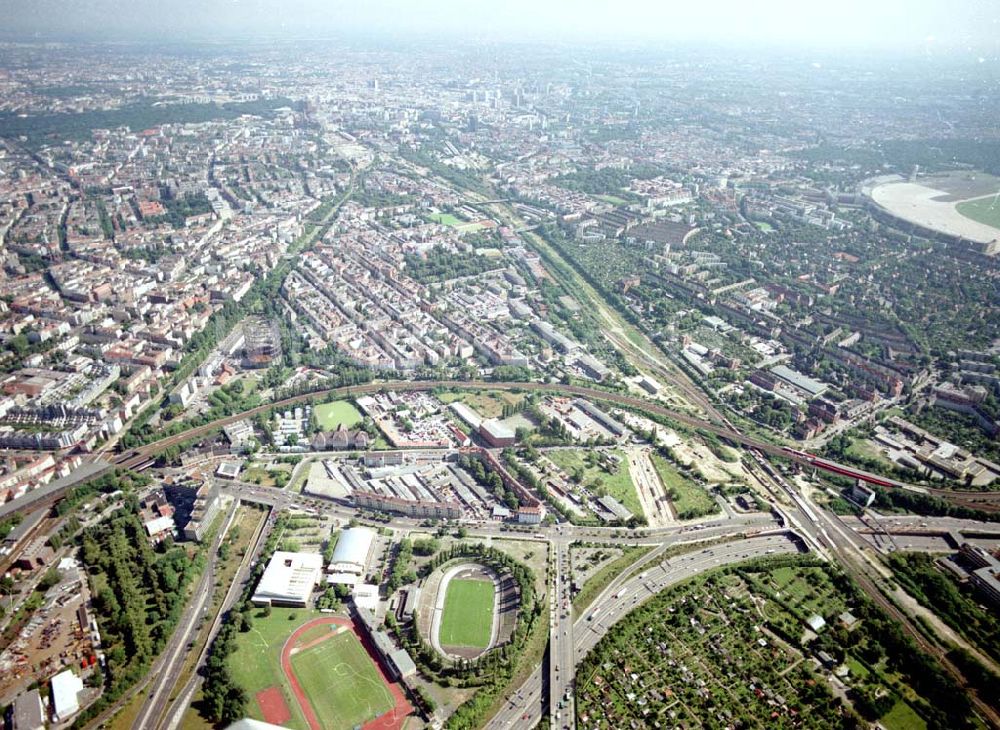 Berlin - Tempelhof von oben - Verkehrsführung der DB / S-Bahn am S- Bahnhof Papestraße in Berlin - Tempelhof.