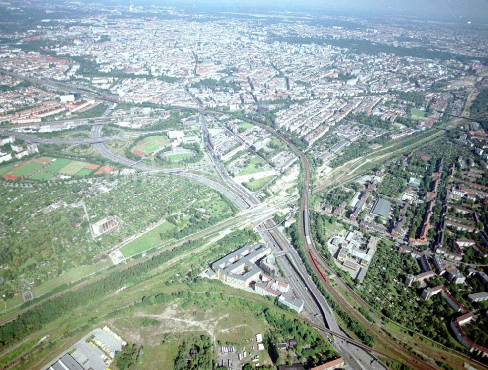 Berlin - Tempelhof von oben - Verkehrsführung der DB / S-Bahn am S- Bahnhof Papestraße in Berlin - Tempelhof.