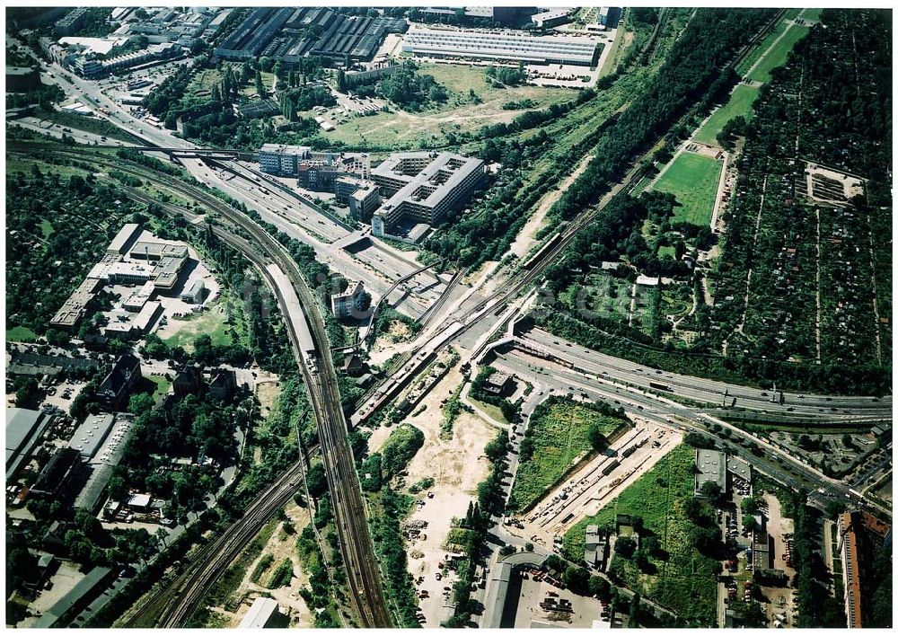 Berlin - Tempelhof von oben - Verkehrsführung der DB / S-Bahn am S- Bahnhof Papestraße in Berlin - Tempelhof.