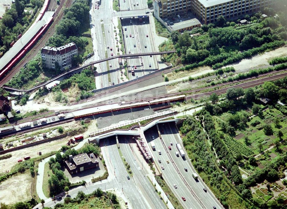 Berlin - Tempelhof von oben - Verkehrsführung der DB / S-Bahn am S- Bahnhof Papestraße in Berlin - Tempelhof.