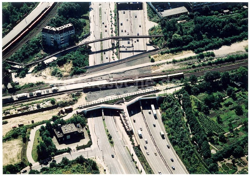 Berlin - Tempelhof aus der Vogelperspektive: Verkehrsführung der DB / S-Bahn am S- Bahnhof Papestraße in Berlin - Tempelhof.