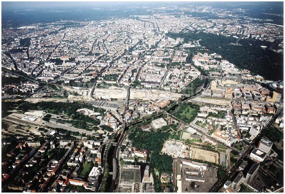 Berlin - Tiergarten von oben - Verkehrsführung der DB / S-Bahn am Potsdamer Platz.