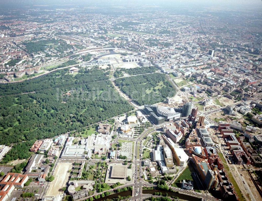 Luftaufnahme Berlin - Tiergarten - Verkehrsführung der DB / S-Bahn am Potsdamer Platz.