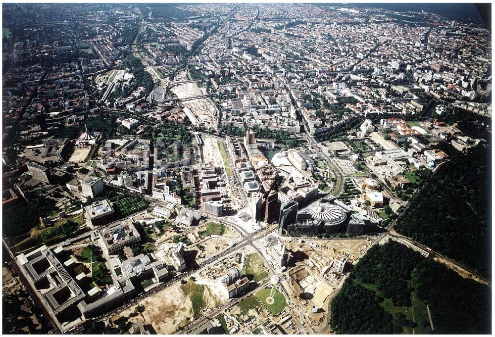 Luftaufnahme Berlin - Tiergarten - Verkehrsführung der DB / S-Bahn am Potsdamer Platz.