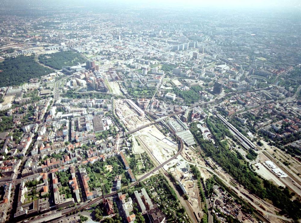 Luftaufnahme Berlin - Tiergarten - Verkehrsführung und Baustellenfläche der DB / S-Bahn am Gleisdreieck zum Potsdamer Platz.