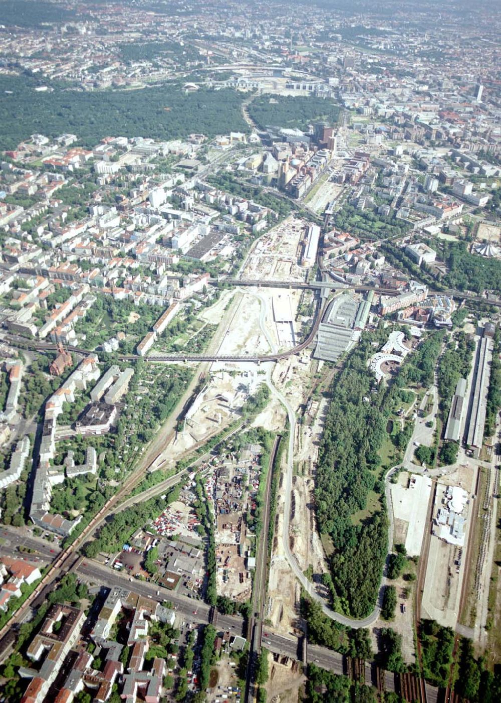 Berlin - Tiergarten von oben - Verkehrsführung und Baustellenfläche der DB / S-Bahn am Gleisdreieck zum Potsdamer Platz.