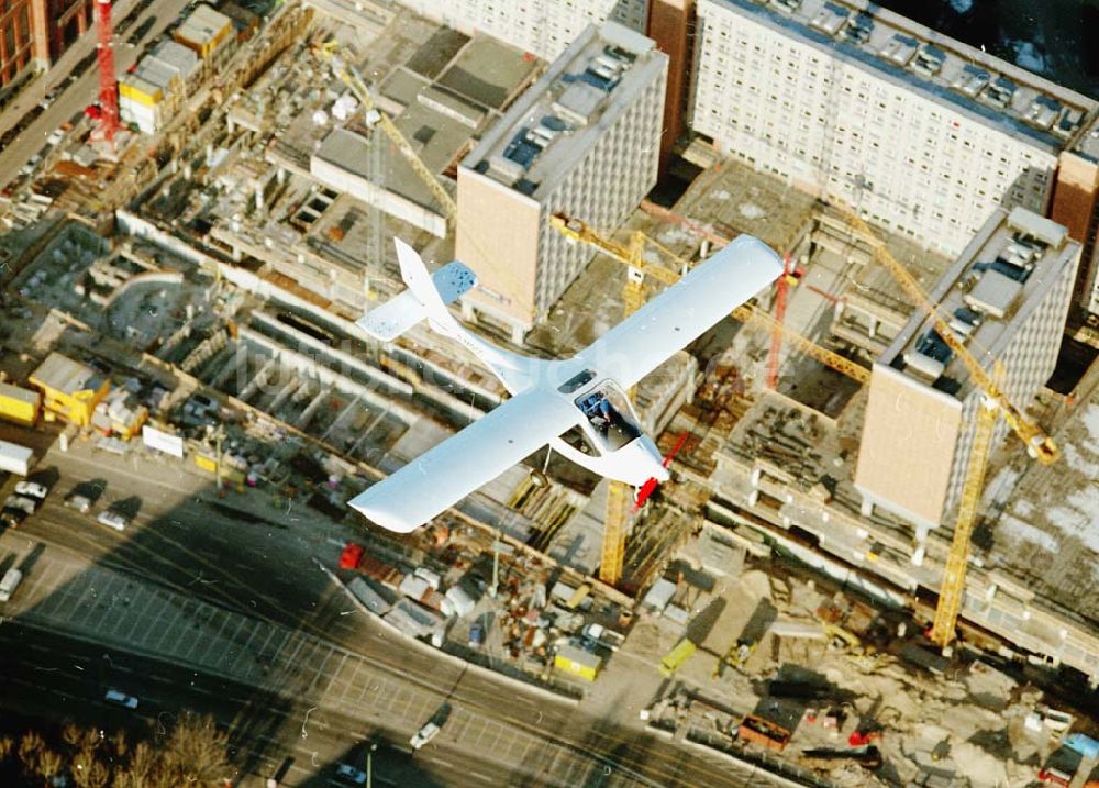 Luftbild Berlin - Verkehrsflieger (UL-CT) über Berlin - Mitte