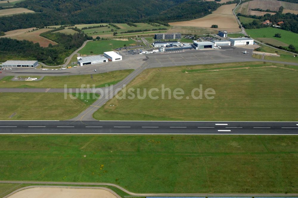 Saarbrücken aus der Vogelperspektive: Verkehrsflughafen Saarbrücken