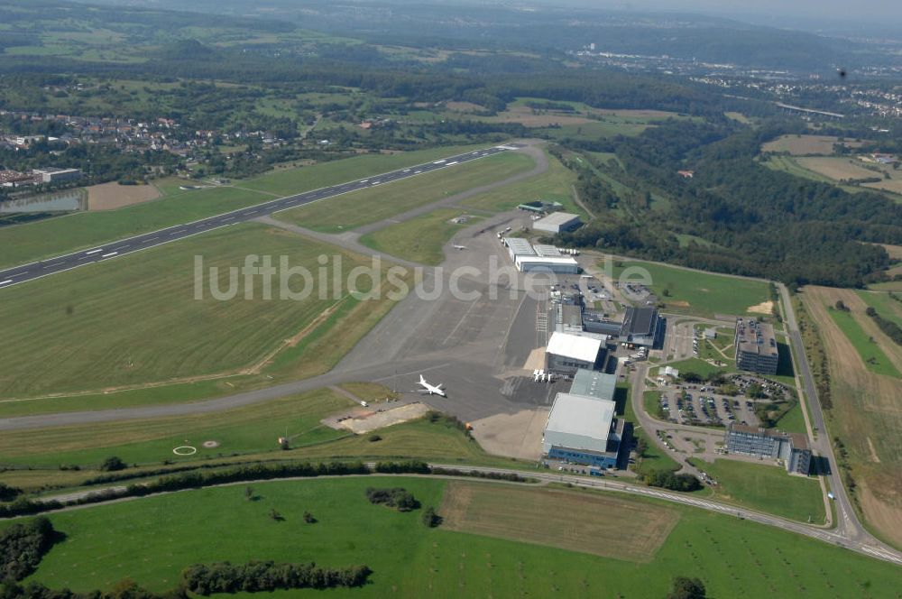 Saarbrücken aus der Vogelperspektive: Verkehrsflughafen Saarbrücken