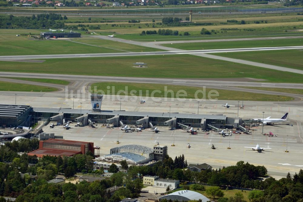 Luftbild Warschau - Verkehrsflughafens Chopin- Flughafen Warschau in Polen