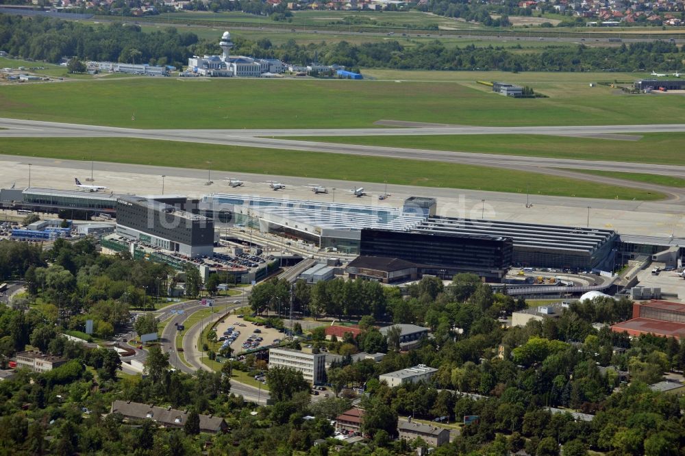 Luftaufnahme Warschau - Verkehrsflughafens Chopin- Flughafen Warschau in Polen