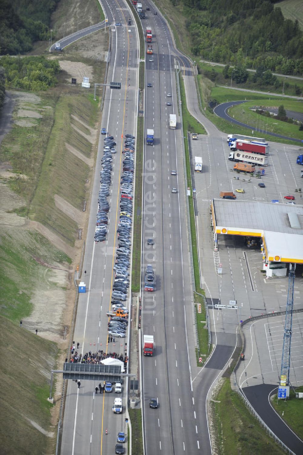 Luftbild Eisenach - Verkehrsfreigabe der sechsstreifig, neugebauten Umfahrung der Hörselberge im Zuge der A 4 Verlegung bei Eisenach